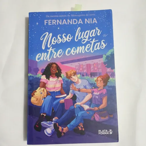 Livro Nosso lugar entre cometas. Fernanda Nia