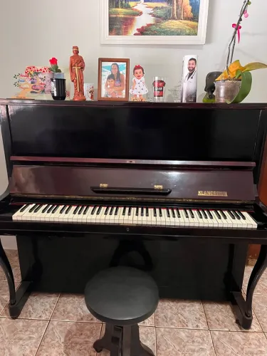 Piano Vertical Klangrëich