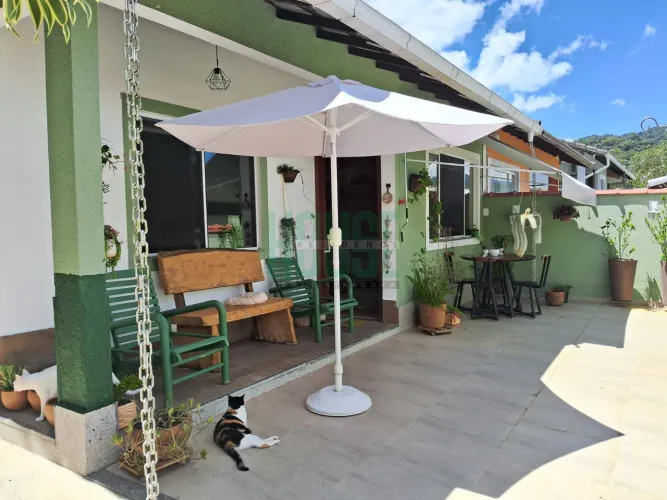 CASA EM CONDOMÍNIO - VARGEM GRANDE - TERESÓPOLIS/RJ