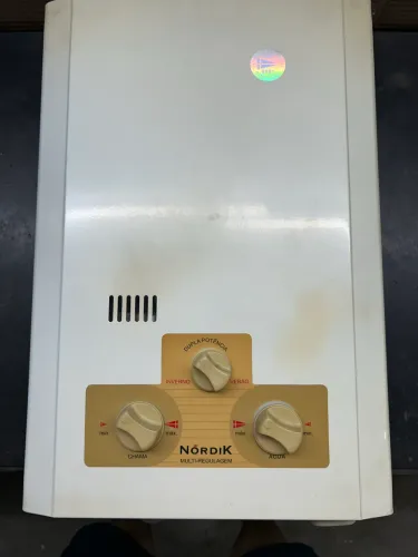 Aquecedor à gás GLP Nordik 8,5 Litros usado e funcionando.