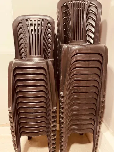 CADEIRAS PLÁSTICAS PRETAS REFORÇADAS - EXCELENTE ESTADO