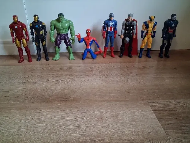 ? Coleção de Bonecos Marvel - Excelente Estado | Hulk, Thor, Homem de Ferro e Mais