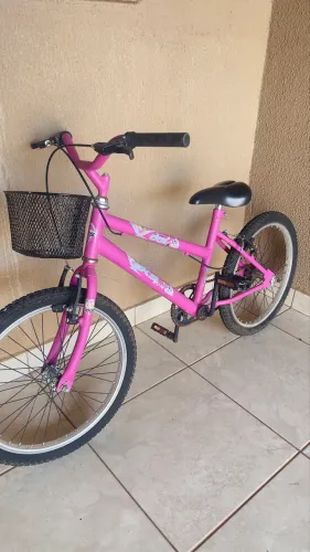 Bicicleta infantil rosa até 10 anos
