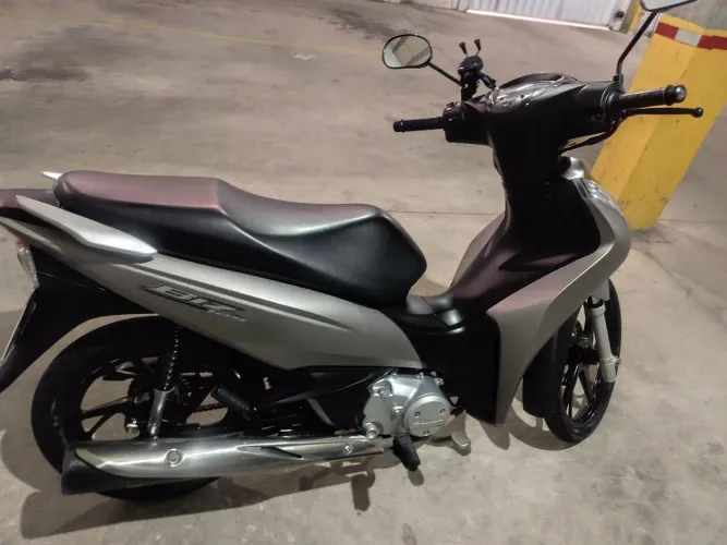 Honda Biz 125 Cinza - Impecável