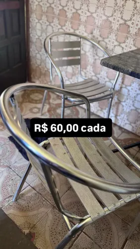 2 cadeiras de metal