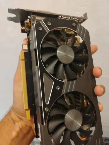 PLACA DE VÍDEO E MEMORIA RAM