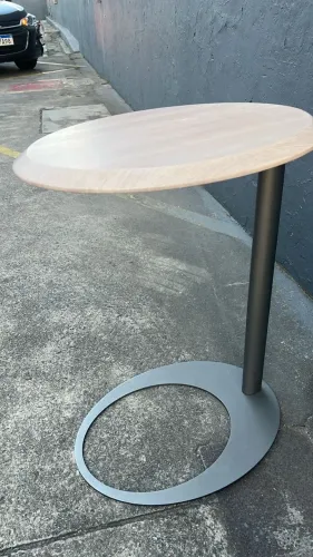 MESA DE APOIO DE DESIGN | MADEIRA + METAL