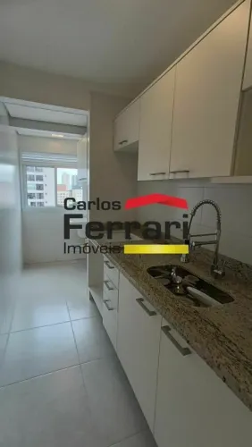 Condomínio de apartamentos com 2 dormitórios, 1 suíte, 1 vaga, próximo ao metrô Parada Ing