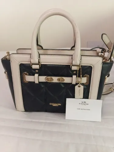 Bolsa original Coach Mini Blake Carryall em couro matelassê bicolor (azul e off white