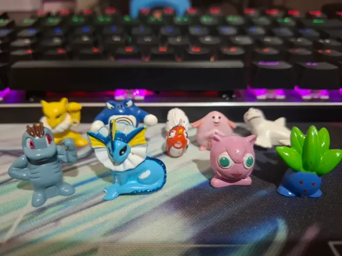 LOTE 9 POKEMONS CAÇULINHA ORIGINAIS