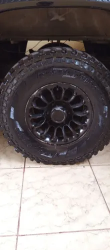 Vendo jogo de rodas aro 15 seis furos com pneus Sem defeitos com 4 pneus Firestone!!!