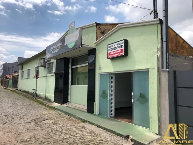 LOCAÇÃO | Ótimo ponto comercial no centro em Pouso Alegre! Sendo 580 m² de área construída