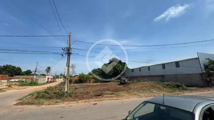 Terreno Comercial de esquina no Construmat codigo: 162475