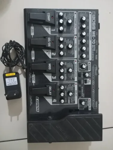 Pedaleira Boss ME70