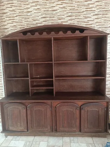 Estante de madeira sucupira