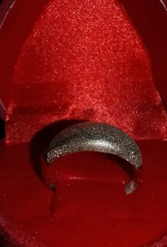 Anel em ouro com 1,6 g