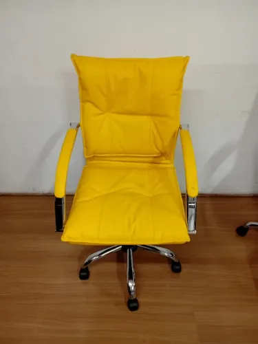 Cadeira de Escritório Diretor Amarela
