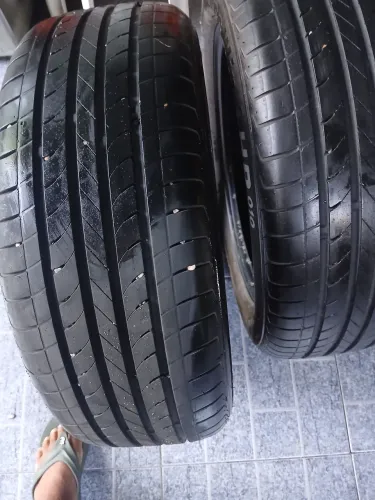 Vendo 2 pneus 225/55R-18