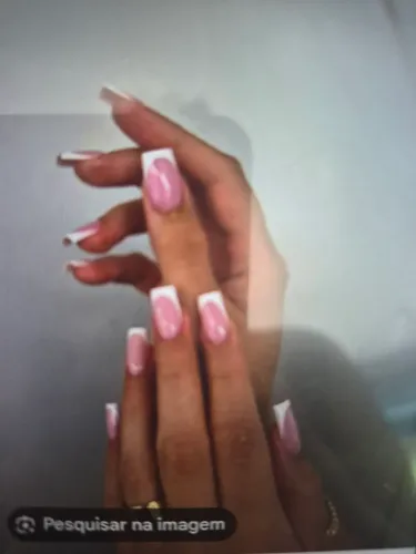 Manicure com experiência.