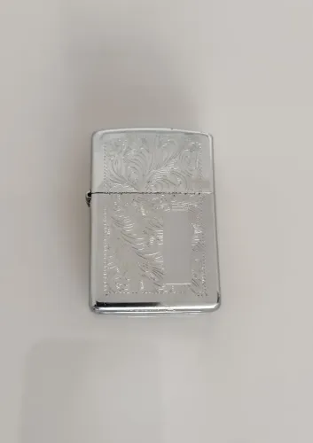 Isqueiro Zippo Venetian High Polish Chrome (Modelo 352)