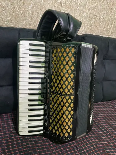 Acordeon Paolo soprani 120 baixos