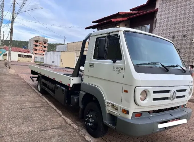 Caminhao 8-150 plus 2011 motor cumis plataforma e asa delta 229.000,00