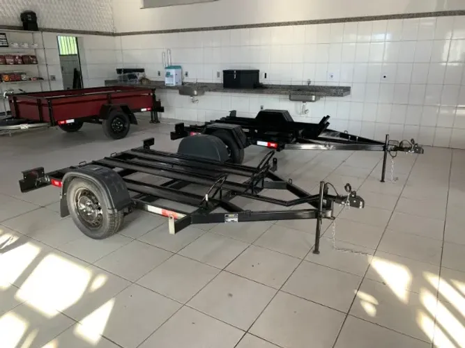 Carretinha modelo rebaixada para até 3 motos
