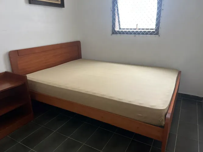 Cama casal em madeira