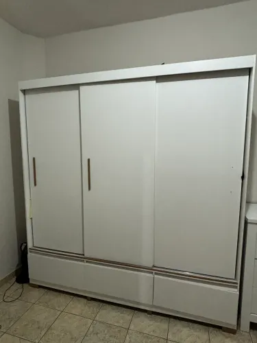 Guarda roupa de correr branco