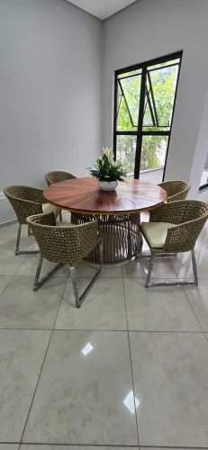 Mesa redonda alumínio e corda nautica