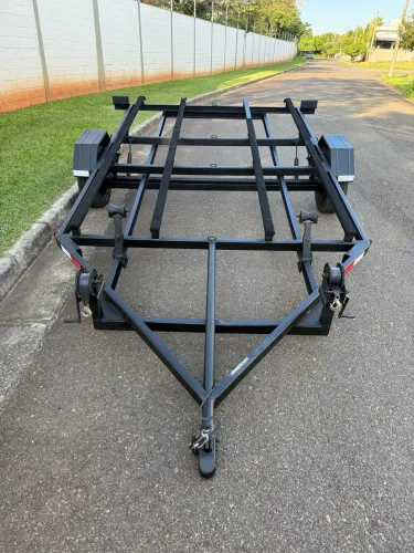 Carreta rodoviária de ferro dupla para 02 jet ski