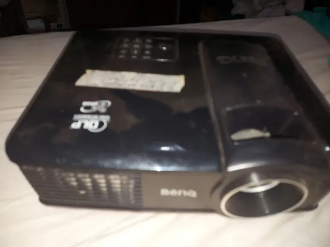 Projetor benq leia a descrição 