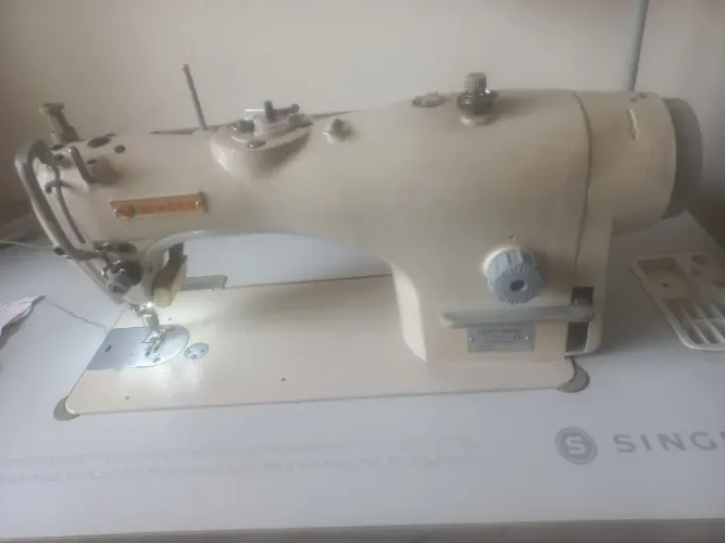 Máquina de Costura Singer