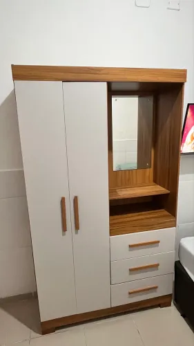 Vendo guarda roupa de solteiro.