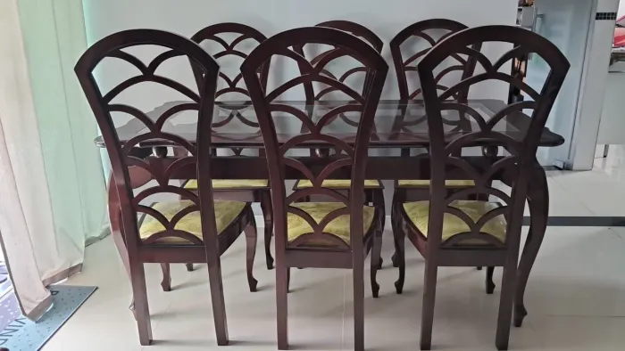 Vendo Mesa com 6 Cadeiras