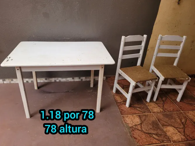 Mesa com 2 cadeiras