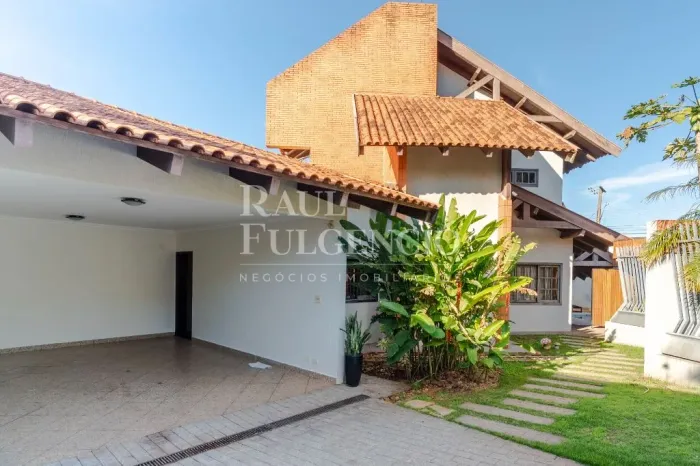 CASA À VENDA COM PISCINA - JD MEDITERRÂNEO