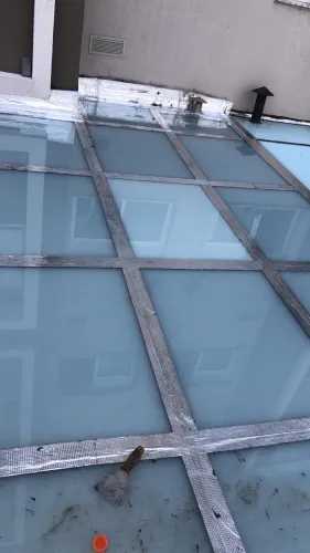 manutenção coberturas e vidros.