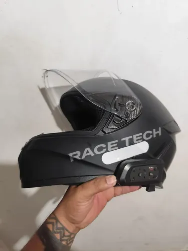 Vendo capacete com intercomunicador .