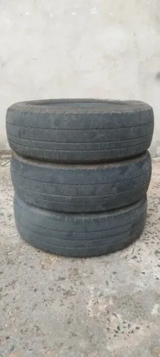 Pneu r14, 3 Pirelli, 1 gooldear, meia vida.
