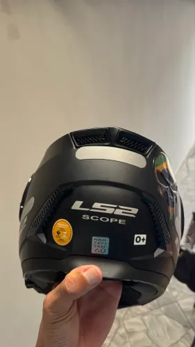 Vendo dois Capacete LS2 storm e LS2 scope