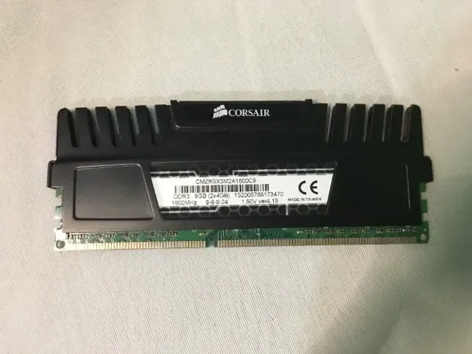 Memória Ram Corsair 8 GB DDR3 1600 mhz com Dissipador de Calor