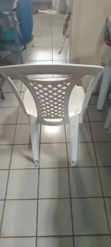 Vendo 4 cadeiras de plástico 