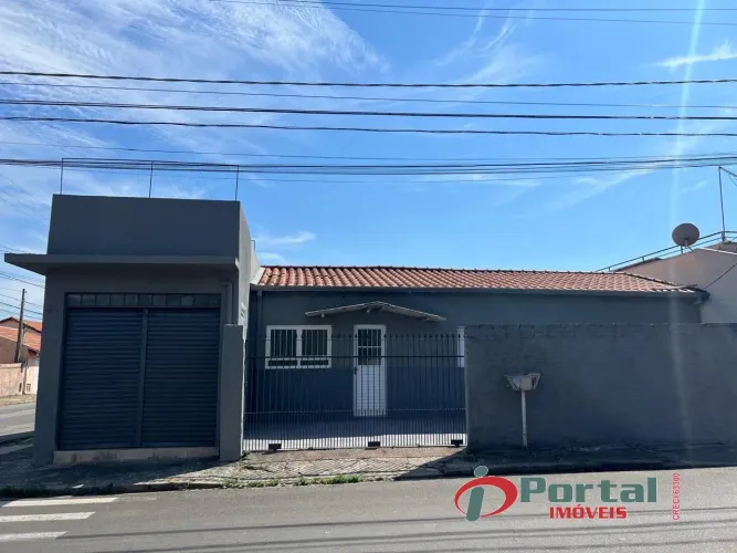 Casa residencial à venda 3 dormitórios com salão comercial ao lado da casa Bairro Jardim C