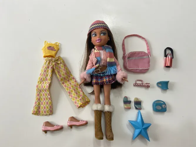 Boneca bratz campfire Yasmin 2005