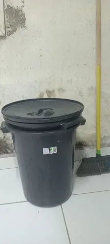 Vendo paletes baldoes com tampa