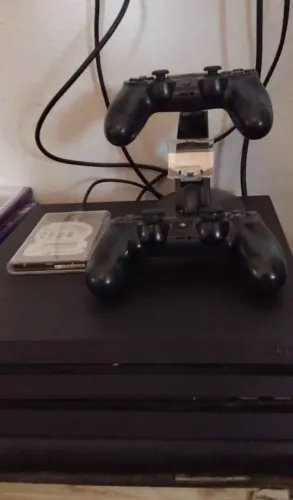 Ps4 pro 1tb perfeito estado ACEITO NEGOCIAÇÕES.. APENAS VENDA!