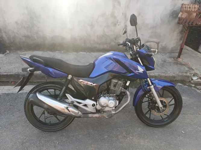 Eu tô vendendo uma moto 160 Titan cor azul muito bom revisada como é que dia fon *