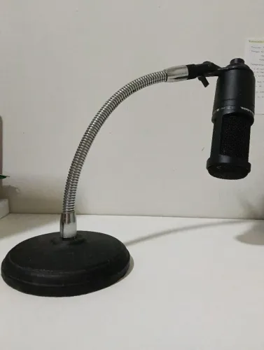 Microfone Audio Technica AT 2020 + suporte
