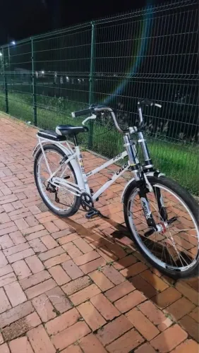 Vendo uma bicicleta 
